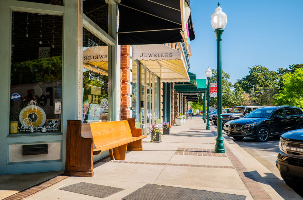 Where quaint shops, local eats, and timeless beauty meet
